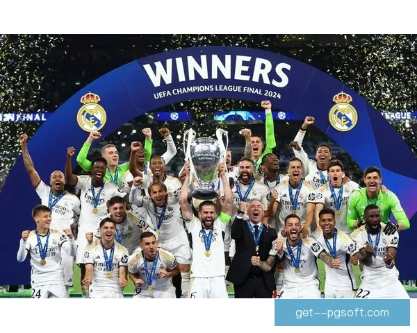 皇家马德里官方发布2024到25赛季队伍合影战舰新征程再启航